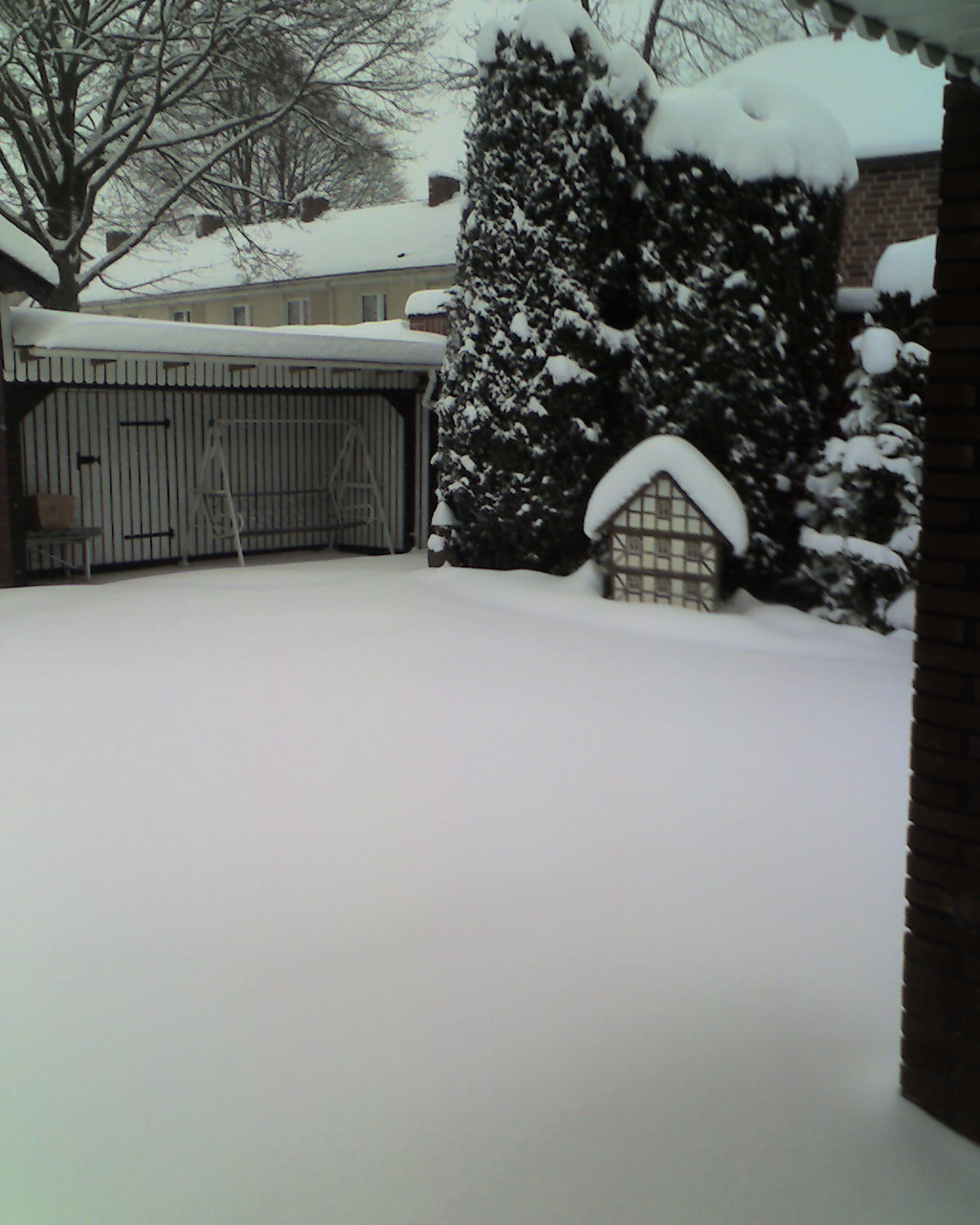 Häuschen im Schnee.